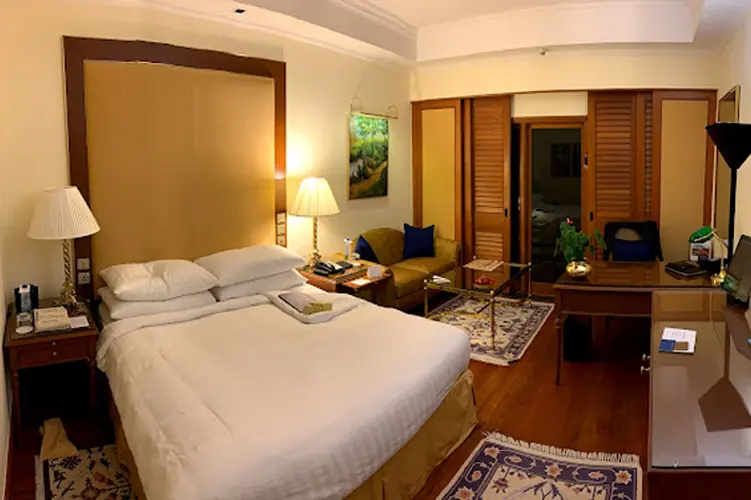 the-oberoi-bedroom-bengaluru-500×500