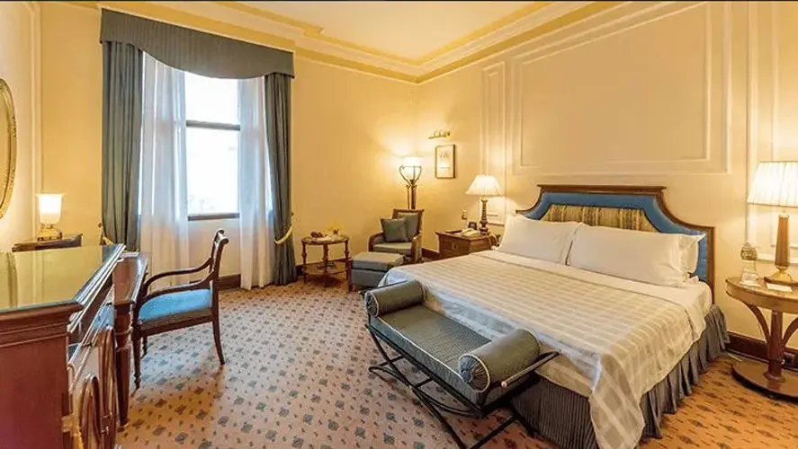 the-oberoi-grand-luxury-room-500×500