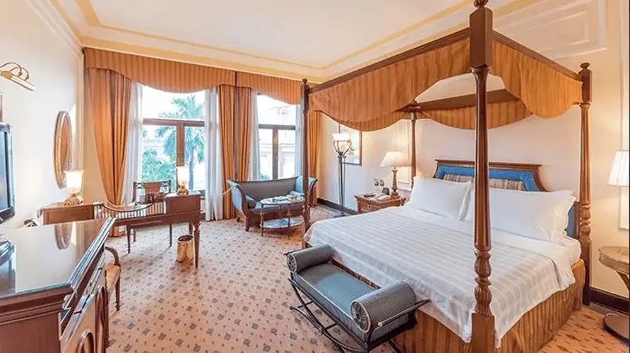 the-oberoi-grand-premier-room-500×500