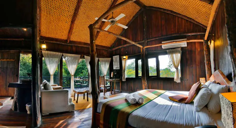 tree-house-hideaway-interior-500×500