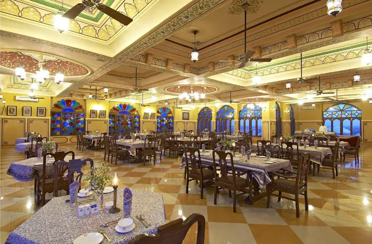 welcomhotel-by-itc-hotels-fort-dunes-khimsar-restarant-500×500
