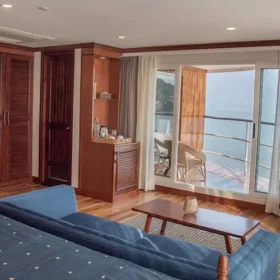 DLX-Cabin-with-balcony-slider-500×500