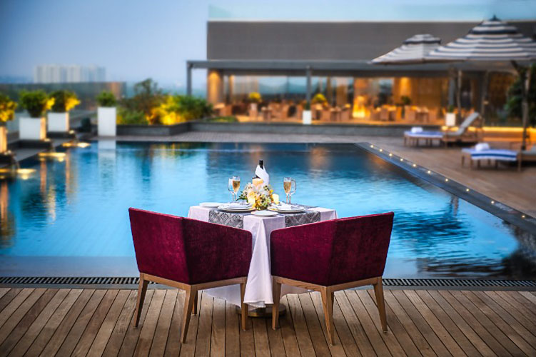 Vivanta-swimming-pool-Bhubaneswar-500×500