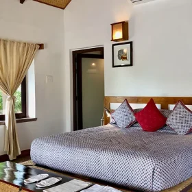 bagh-villas-jungle-camp-and-spa-bedroom-kanha-500×500