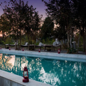 banjaar-tola-a-taj-safari-lodge-swimming-pool-500×500